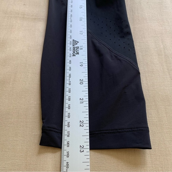Lululemon Uncovered Strength High-Rise Crop Leggings 23” Black Sz 6 W6BAWS Mesh - Picture 13 of 14